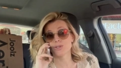 PRVA SLIKA S ĆERKOM Naša poznata glumica je na odmoru, a sada je devojčicu povela na posebno mesto