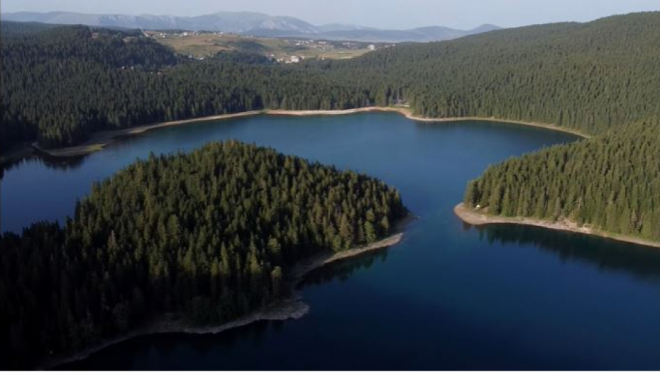 Turiste na prilazu Crnom jezeru dočekuju neprijatni mirisi