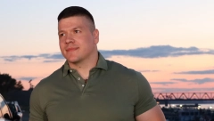 BESNA MAŠINA SLOBE RADANOVIĆA KOŠTA 300.000 EVRA! Pevač ispred kuće poseduje vozni park!