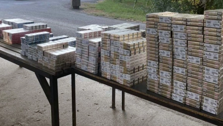 SPREČEN POKUŠAJ KRIJUMČARENJA U prostoru za klimu carinici pronašli 2.700 paklica cigareta