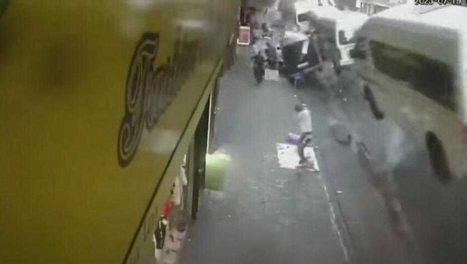 STRAVIČNA EKSPLOZIJA RAZNELA SVE OKO SEBE Čovek jedva preživeo (VIDEO)