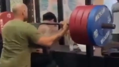 UZNEMIRUJUĆI VIDEO Bodibilder smrtno stradao kada mu je na vrat palo 210 kilograma