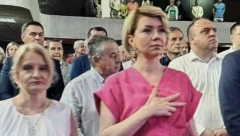 Poslanica NOVE Jelena Božović sa TRI PRSTA na srcu ispratila himnu! Da li je ovo SKANDAL u najavi zbog položaja prstiju?!