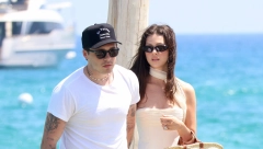 ZLA SNAJA BEKAMOVIH BIRA SAMO LUKSUZNA LETOVALIŠTA Baškari se na jahti, svi se pitaju kako ovo podnosi Viktorija?