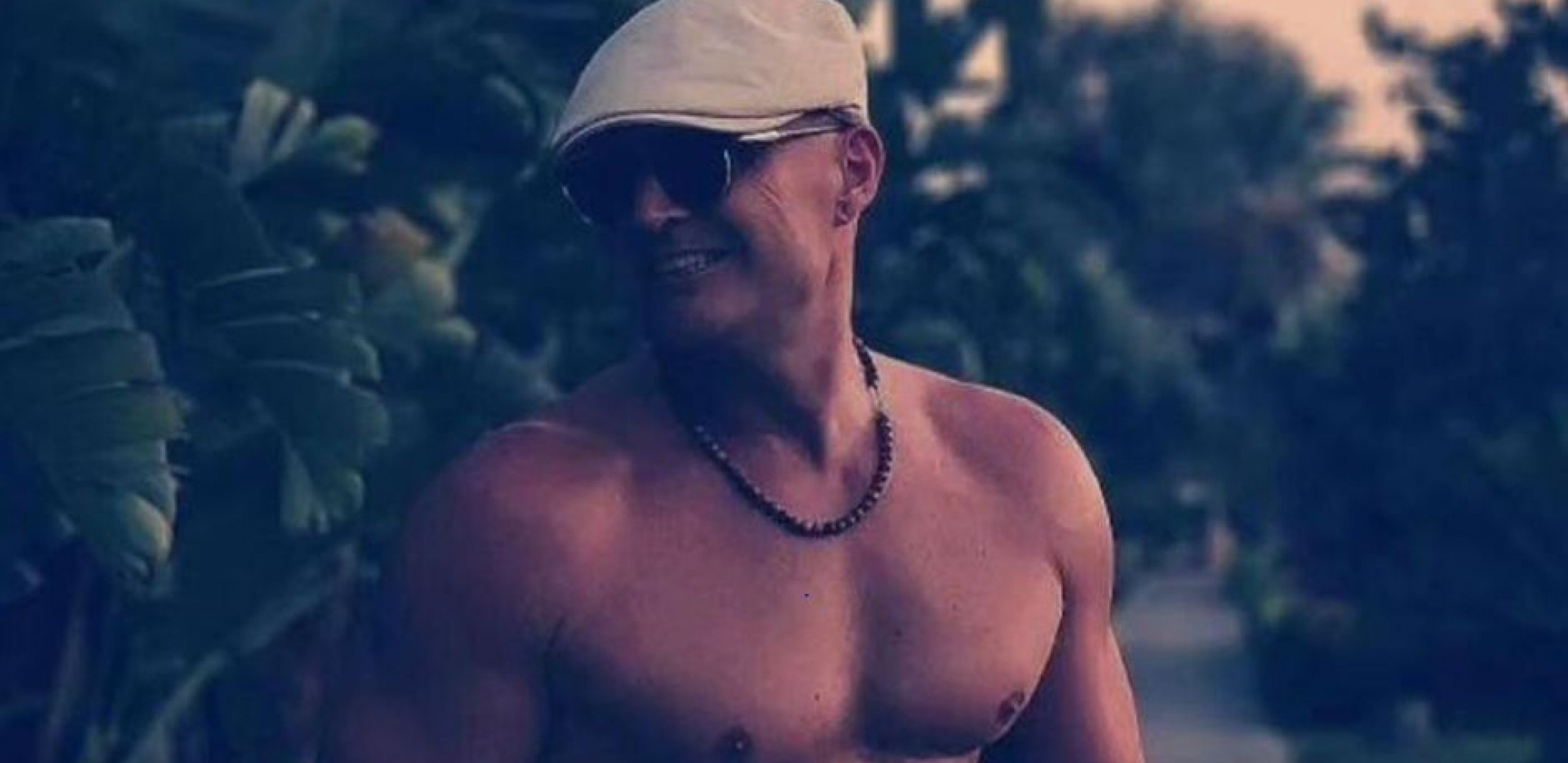 KO BI REKAO DA IMA 54 GODINE? Mili se skinuo i pokazao pločice, komentari pljušte (FOTO)