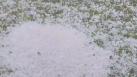 GRAD ZASUO IVANJICU Tukao nekoliko minuta, zabelela se dvorišta (VIDEO)