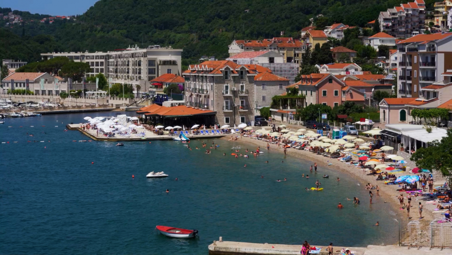 KAFA SA POGLEDOM NA MORE Najjeftiniji crni napitak u Crnoj Gori je u poznatom letovalištu, a plaćen je ovoliko