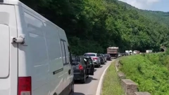 KOD VELIKE PLANE SE DESIO KARAMBOL! Sudarili se dva automobila i autobus