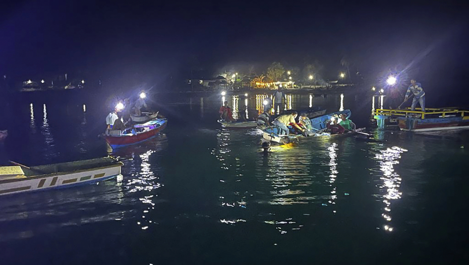 POPLAVE I KLIZIŠTA ODNOSE ŽIVOTE Najmanje 10 nastradalih, desetine hiljada ljudi u privremenim skloništima