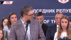PREDSEDNIK SA SRPSKOM DECOM IZ REGIONA Vučić: Ovo je vaša kuća(VIDEO)