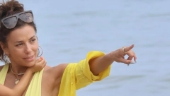 AKO IMATE MALE GRUDI, OVO JE IDEALAN KUPAĆI ZA VAS Nosi ga Eva Longorija i savršeno pokriva sve što treba