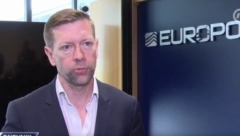 LEDENI TUŠ ZA NOVINARE NOVE S U HOLANDIJI Portparol Europola pljusnuo im istinu u lice: Mi imamo i srpskog oficira... (VIDEO)
