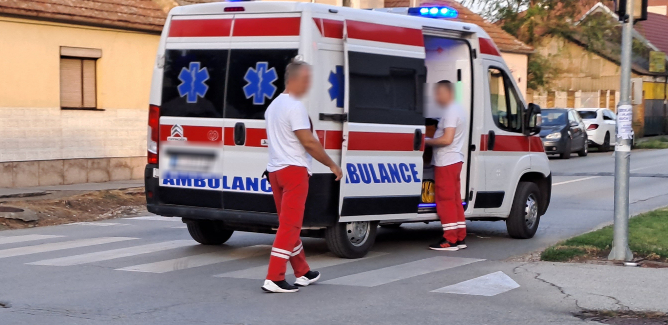 TEŠKA NESREĆA NA PALIĆU Dva vozila potpuno uništena, automobil sleteo sa puta (FOTO)