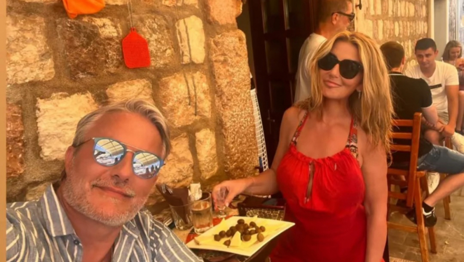 LJUBAV JE SVE JAČA Vesna Dedić i doktor udarili po rakiji, slave život na moru FOTO