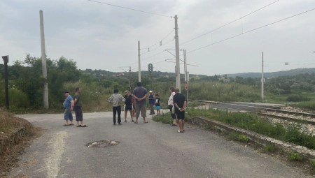 JOŠ UVEK NE ZNA DA JE IZGUBILA DVOJE PRIJATELJA Evo u kakvom je stanju povređena devojka iz stravične nesreće u Vrčinu