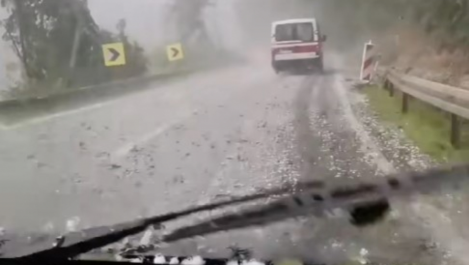 GRAD STUKAO DEO VOJVODINE Bije, lomi sve pred sobom