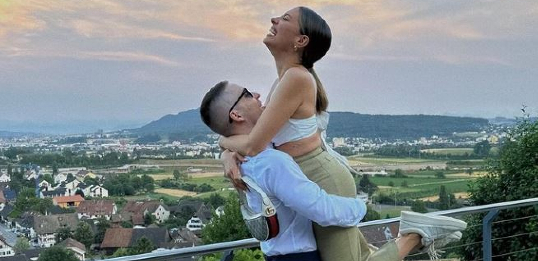 BILI SMO U VEZAMA KAD SMO KLIKNULI Pevačica otkrila šok detalje o početku veze sa zgodnim Slovencem: Osetili smo to na prvu