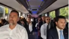 VOZI MIŠKO...Abazović i ministri na sednicu Vlade krenuli autobusom (VIDEO)