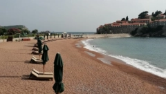 PLAŽA DUHOVA U CRNOJ GORI, TAMO ŽIVOG ČOVEKA NEMA "Tako im treba, tržište to samo reši"