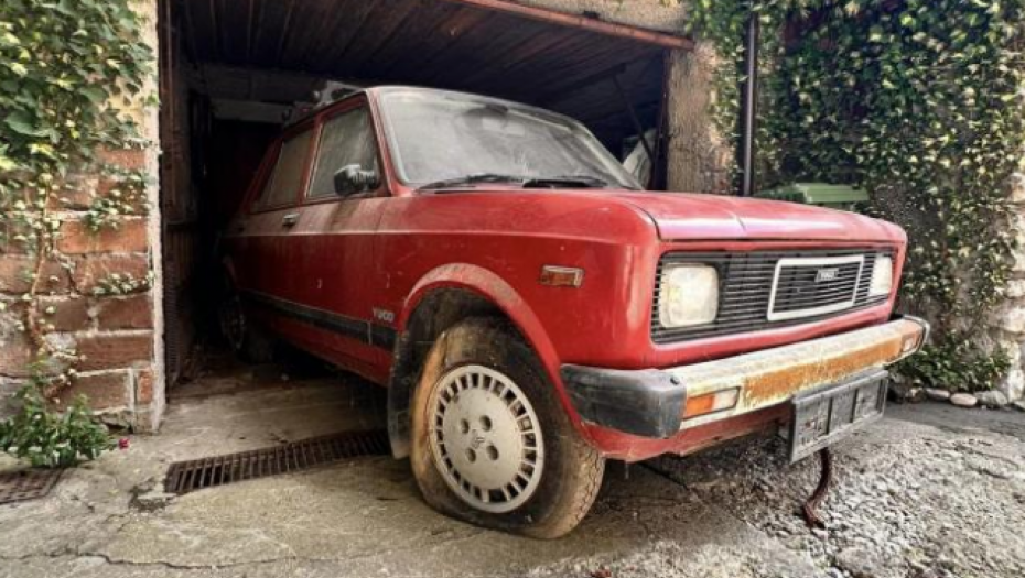 TO JE AUTO, SKLANJAJ KRŠEVE "Kec" upalio nakon 26 godina, klasa je večna