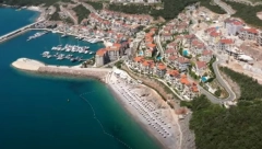"Ni na plažu nam nisu dali": Beograđanka odvela decu na more u CG i doživela šok