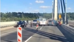 DEČAK (15) HITNO ODVEŽEN U BOLNICU Povređen je u udesu na Mostu slobode