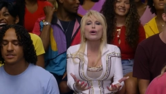 KANTRI KRALJICA PEVA ZA OLIMPIJSKE IGRE Doli Parton obradila hitove legendarne grupe 'Queen' VIDEO