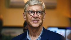 PROFESOR DOBIO SPOMENIK Otkrivena statua Arsena Vengera ispred stadiona Arsenala (FOTO)