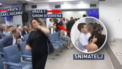 OPOZICIONI MEDIJI UHVAĆENI U LAŽI O "ZAKLJUČANIM" NOVINARKAMA Ovo je prava istina šta se desilo (VIDEO)