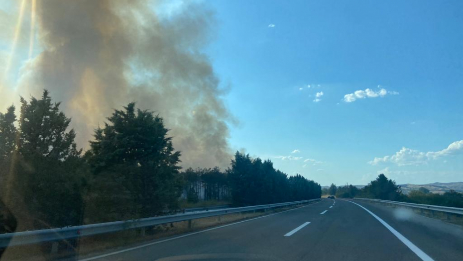 VELIKI POŽAR BLIZU KUMANOVA KA ĐEVĐELIJI Putnicima za Grčku se savetuje oprez, gust dim prekrio nebo! (FOTO)