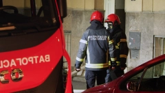 ZBOG ZAGORELE VEČERE VATROGASCI IZAŠLI NA TEREN! Dim naterao Novosađane da istrče iz stanova! (FOTO)