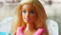 BARBIMANIJA SE NASTAVLJA Mnogi delovi Beograda imaju svoju barbiku, a ovako igledaju lutke sa Dedinja i Novog Beograda