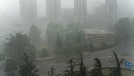 "STIŽU JAKE ĆELIJE" Prljava kiša i nevreme u komšiluku, front se kreće ka Srbiji