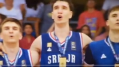 SRCE KAO PLANINA Kad naša zlatna deca pevaju himnu, onda grmi (VIDEO)