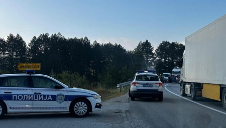 TEŠKA SAOBRAĆAJNA NESREĆA U SUBOTICI: U sudaru automobila i kamiona poginula žena