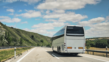 MISTERIJA U AUTOBUSU Vozili se auto-putem kad su putnici jedan po jedan počeli da padaju u nesvest