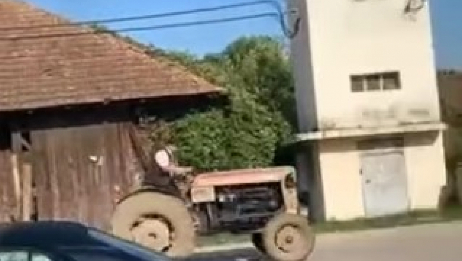 KAD STOJAN PROTERA TRAKTOR, CELO SELO U TRANSU Urnebesan video postao hit na Balkanu, "bizarno do bola"