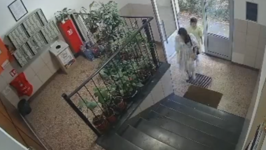 UPOZORENJE! OVO SU ŽENE KOJE NA PREVARU UĐU U ZGRADU, PA PLJAČKAJU LJUDE Operišu po ovim delovima Beograda, pazite se (VIDEO)