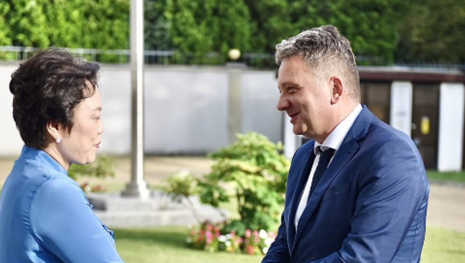 VELIKA ZAHVALNOST NA PODRŠCI I SARADNJI SRBIJE I KINE Mihailo Jovanović uputio poruku odlazećoj ambasadorki Čen Bo (FOTO)