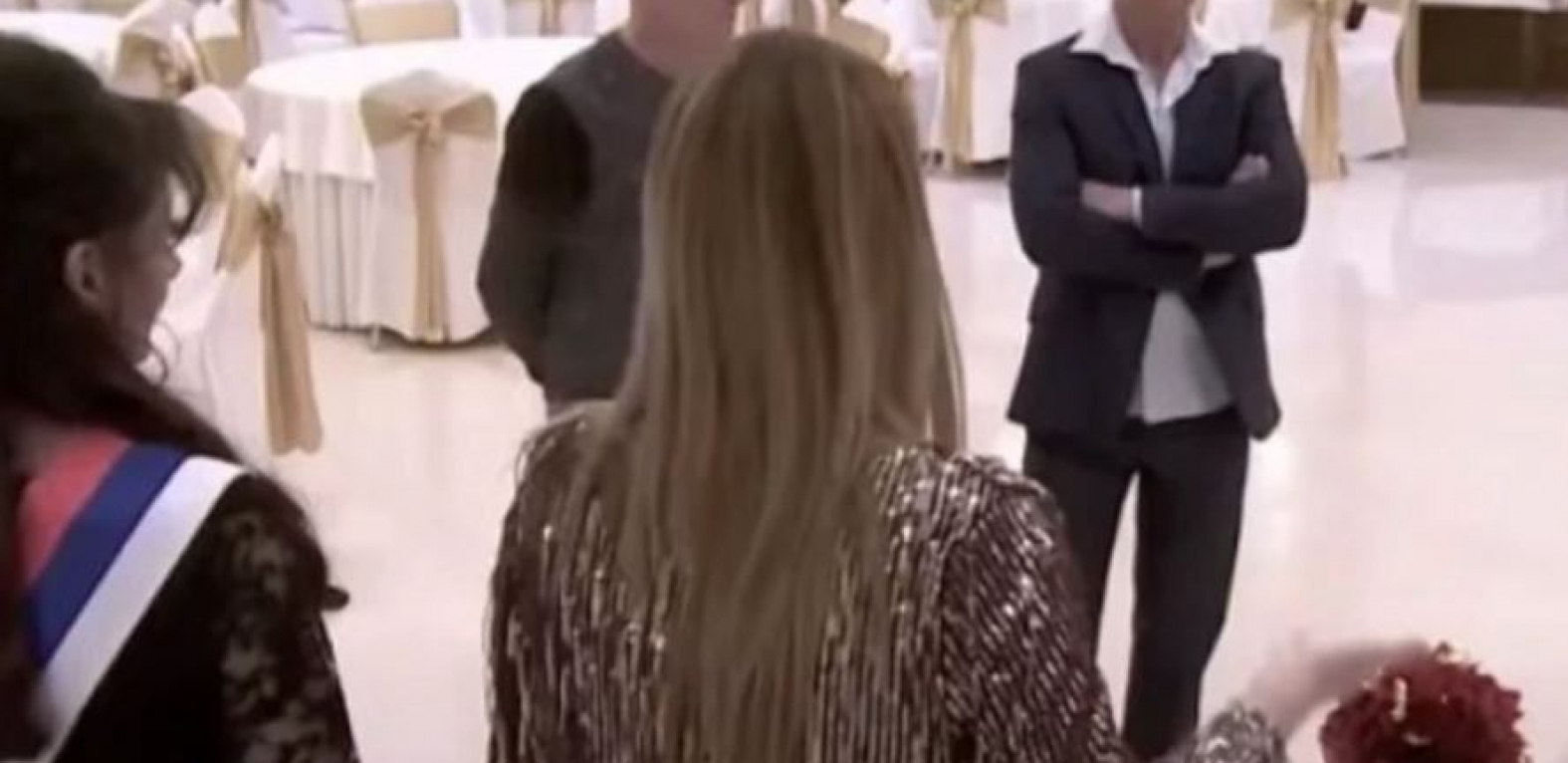 NEZAPAMĆEN SKANDAL U EMISIJI! Učesnica napala voditeljku, pocepala ugovor i napustila program