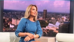 VODITELJKA RTS-A  POZIRALA NA LUKSUZNOJ JAHTI U mini teksas šortsu pokazala izvajane, duge noge, muškarcima pale vilice