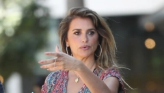 SAMO OVE PANTALONE VAM TREBAJU OVOG LETA Nosi ih i Penelope Kruz, a vizuelno skidaju i dva konfekcijska broja