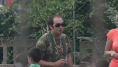 TATA JE NAJVESELIJI Rasta skače kao malo dete na ćerkinom rođendanu!
