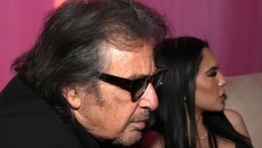 KAO DA JOJ JE PRADEDA Al Paćino u šetnji sa tri decenije mlađom cicom: Prva šetnja sa bebom