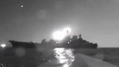 DRONOM POGOĐEN VELIKI RUSKI RATNI BROD! Objavljen snimak ukrajinskog udara (VIDEO)