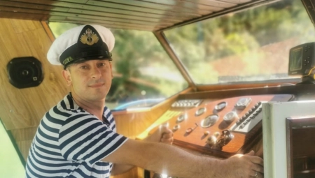 ON JE KAPETAN NA BELU LAĐU, A NIJE ŠOJIĆ (FOTO)