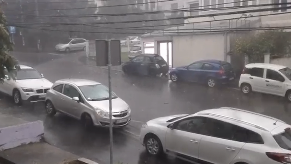 POTPUNI HAOS U BEOGRADU Jak grad i oluja iz Obrenovca i Lazarevca (VIDEO)