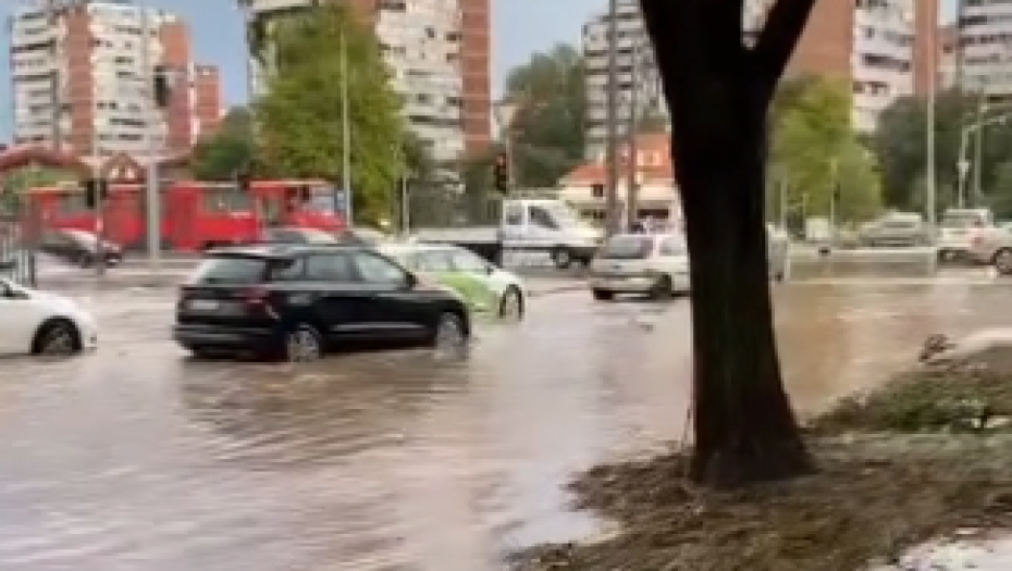 BEOGRAD NEPREPOZNATLJIV! Izbegavajte ove delove grada, na ulicama su reke! (FOTO/VIDEO)
