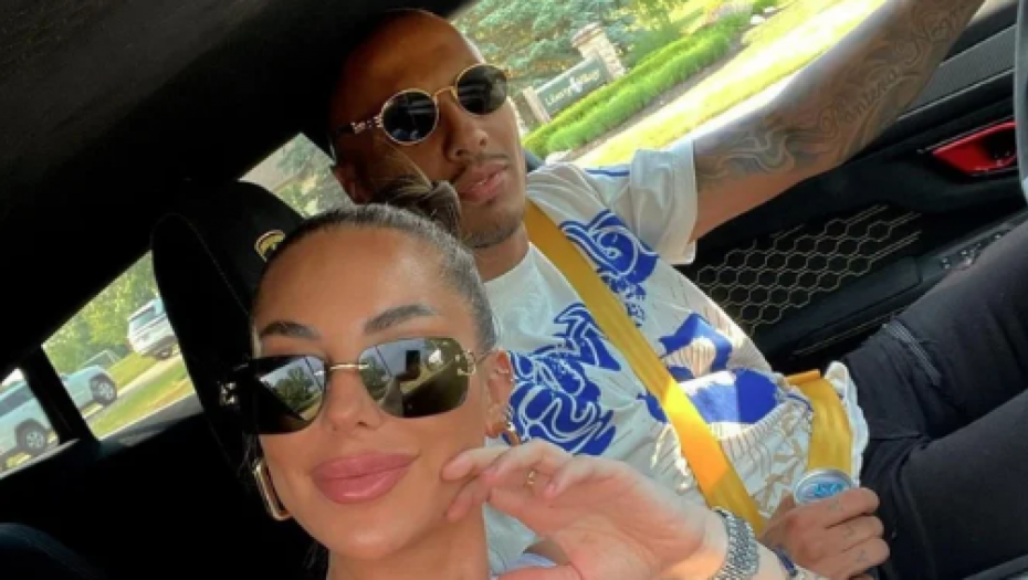 ZORANNAH SE PONOVO SE SELI! Poznatu influenserku dečko ostavio samu sa punim automobilom, pa mu se javno obratila ovim rečima!