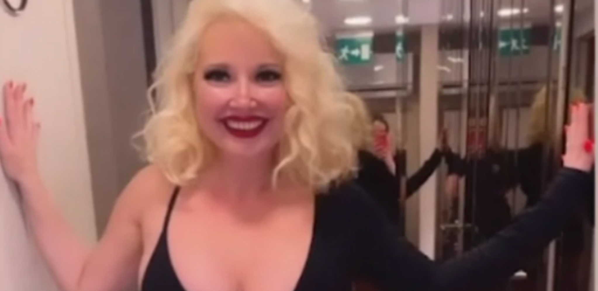 MAJA NIKOLIĆ U ZANOSU SA NOVIM DEČKOM Pevačica objavila fotke na kojima se mazi i ljubi sa njim! (FOTO)